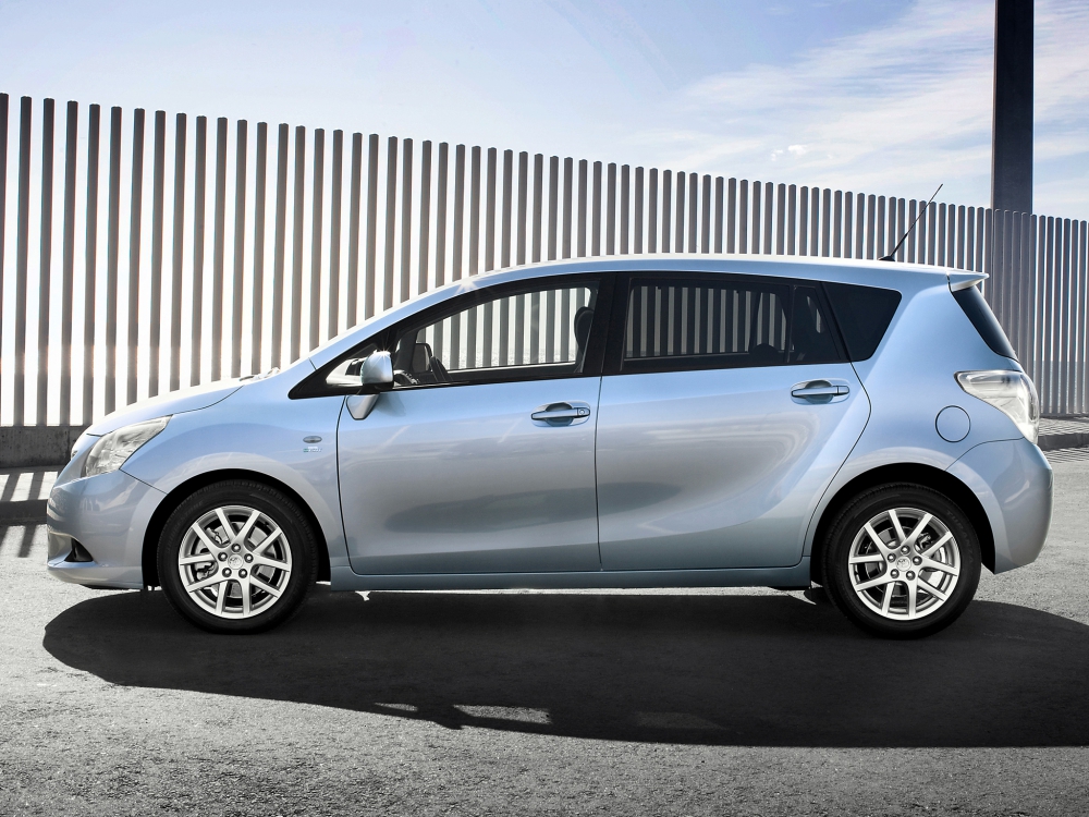 Автошторки для Toyota Verso 1G Компактвэн 5D  (2010 - н.в.) R20