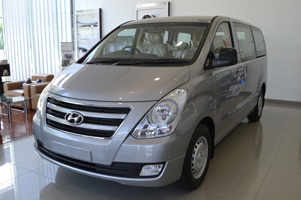 Автошторки для Hyundai H-1 Минивэн 5D  (2015 - н.в.) Рестайлинг / открывающиеся наружу окна задних дверей
