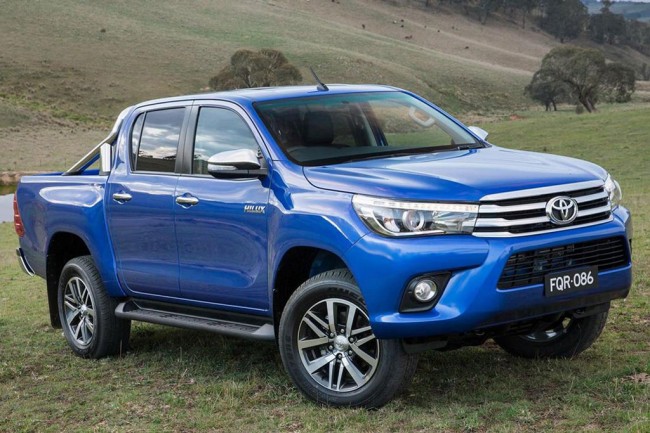 Автошторки для Toyota Hilux 8G Пикап 4D  (2015 - 2020)