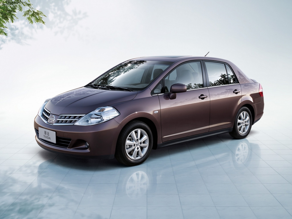 Автошторки для Nissan Tiida 1G Седан 4D  (2004 - 2013) C11