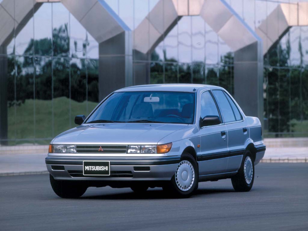 Автошторки для Mitsubishi Lancer 5G Седан 4D  (1988 - 1991)